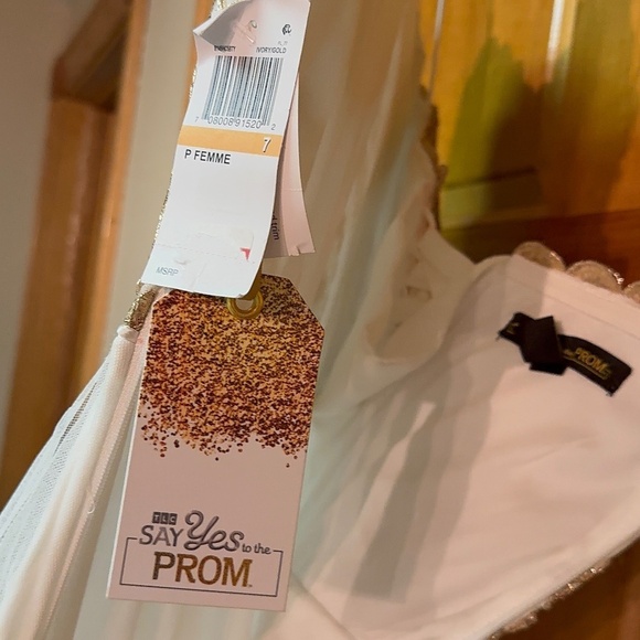 Say Yes to the Prom Juniors Embellished Strapless Cascade Gown Ivory Gold  SZ 7 - Picture 6 of 16